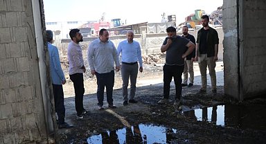 Başkan Ekinci yanan fabrikada incelemede bulundu