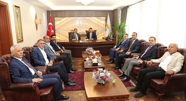 Vali Ayhan, Başkan Canpolat’ı ziyaret etti 