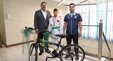 Canpolat, Şampiyon sporcularla bir araya geldi