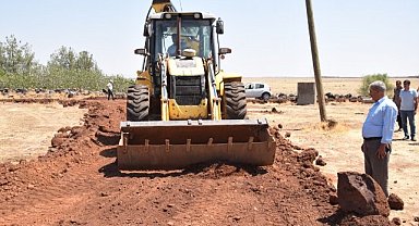 Viranşehir'de yol yapım ve onarım çalışmaları sürüyor