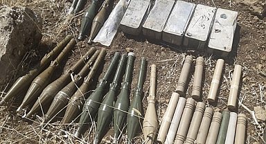 Yüklü miktarda silah ve mühimmat ele geçirildi