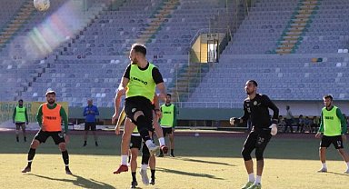 Lider Şanlıurfaspor, Arnavutköy Belediyespor maçına hazırlanıyor