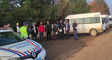 Jandarma öğrenci servislerini denetledi