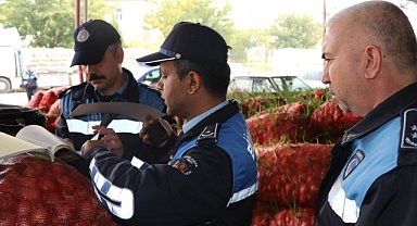 Şanlıurfa'da 22 ton çürük soğan ele geçirildi