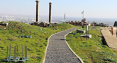 Urfa Kalesine yürüyüş yolu yapıldı