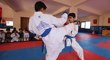 Gelecek nesiller AK Evlerde yetişiyor