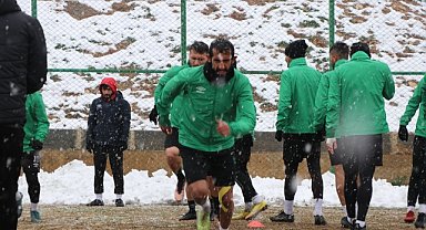Şanlıurfaspor kar altında çalıştı