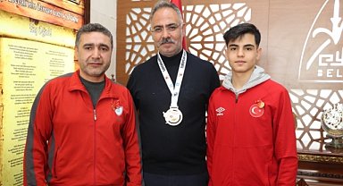 Başkan Kuş, Şampiyon sporcuyu ödüllendirdi