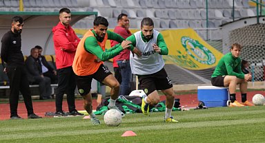 Şanlıurfaspor, 11 Nisan Stadyumu'nda hazırlanıyor