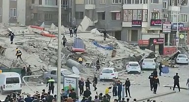 Urfa’da hasarlı bina çöktü