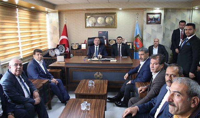 Bakan Bozdağ şoförler ile bir araya geldi