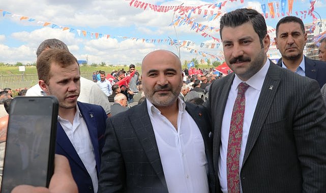 Eyüpoğlu'dan miting gibi açılış
