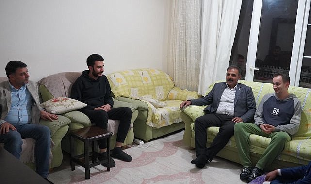 Yetim, Öğrencilerle bir araya geldi