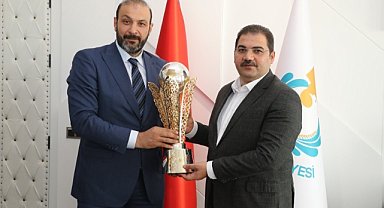 Şanlıurfaspor yönetimi Başkan Canpolat’ı ziyaret etti