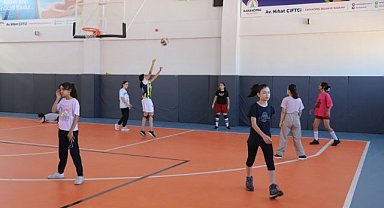 Karaköprü'de spor kursları açıldı