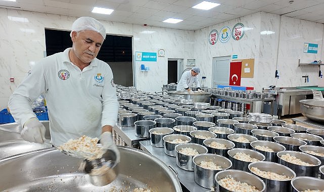 Haliliye Belediyesi'nden vatandaşlara sıcak yemek!