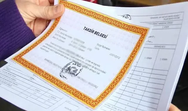 Şanlıurfa’da yüz binlerce öğrenci karne heyecanı yaşadı