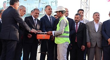 Eyyübiye Belediye Hizmet Binasının Temeli Atıldı